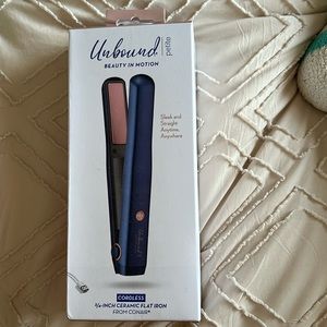 Unbound cordless ceramic flat iron